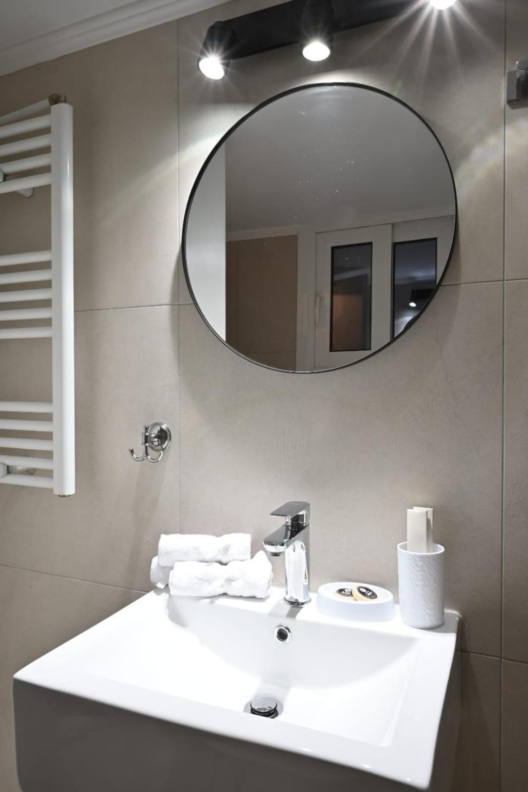 Modern Two Bedroom Apartment At Koukaki Athens Exterior photo